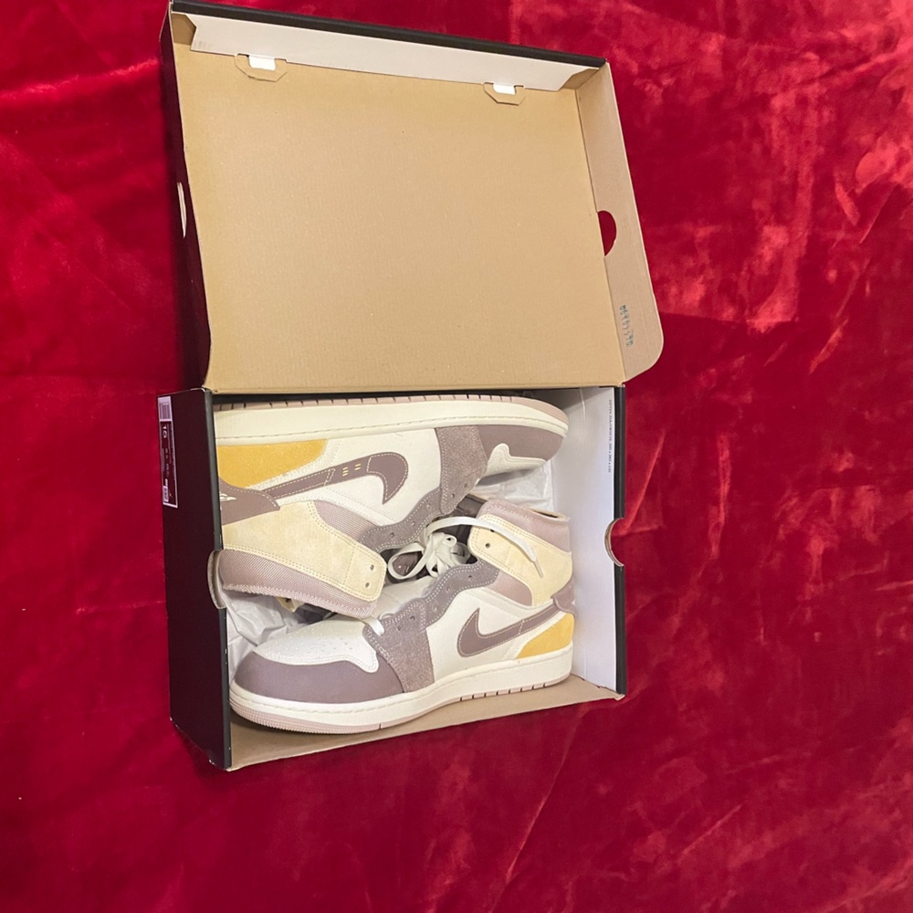 Men’s Size 15 Air Jordan mid SE Craft , cream , yellow, lavender,and white